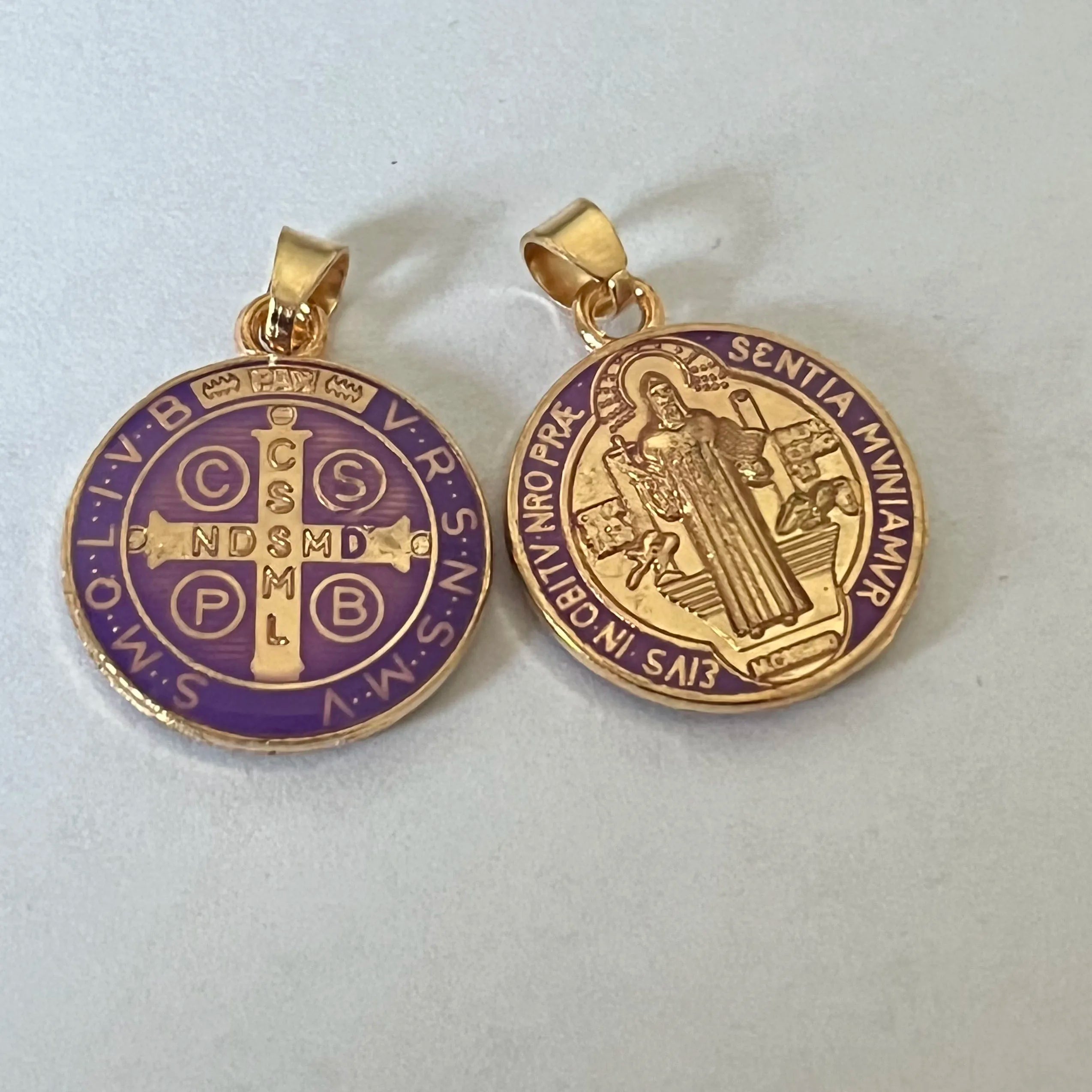 10 Pieces Religious Multicolor Saint Benedict Medal Catholic Gold Plated SB Medal Coin San Benito Gift