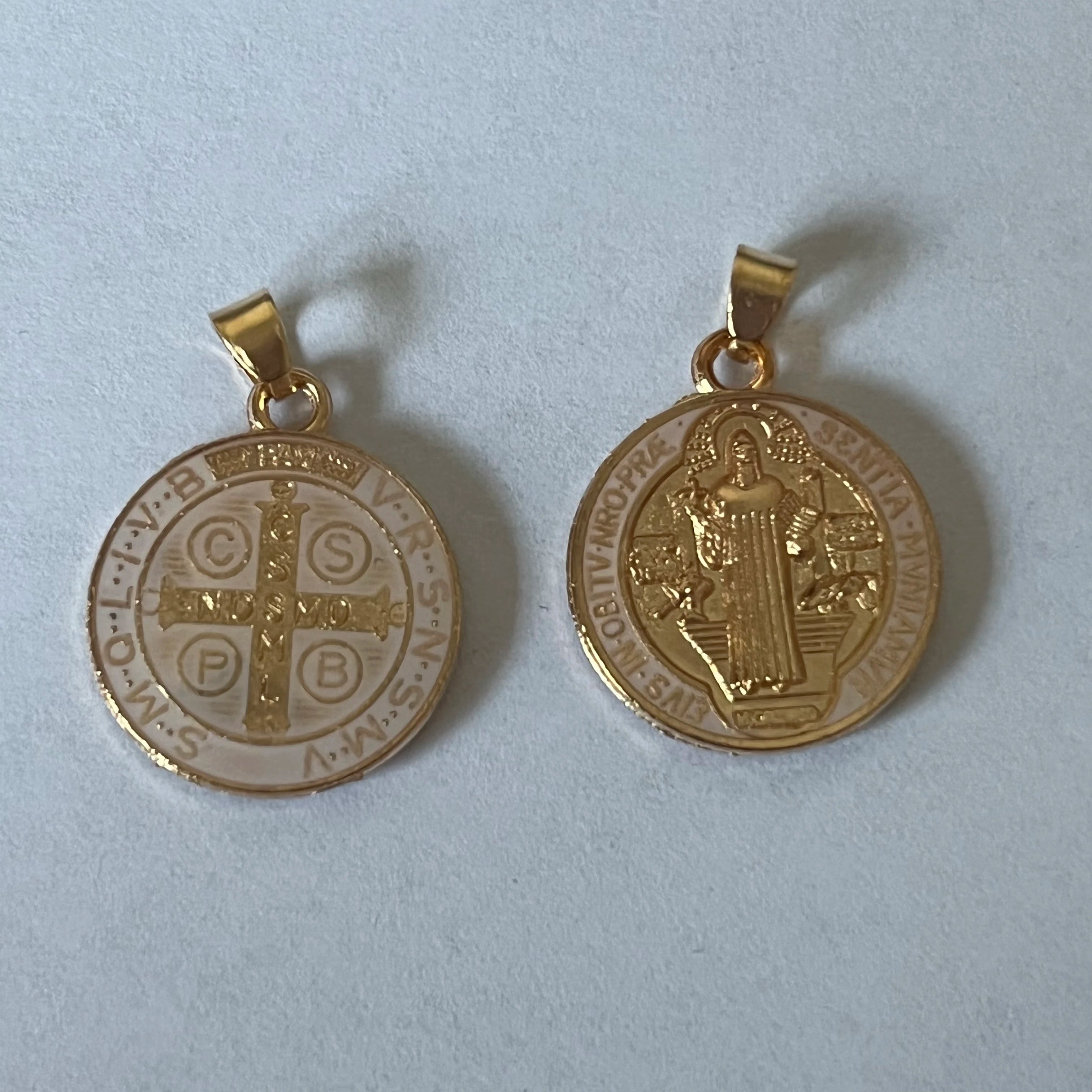 10 Pieces Religious Multicolor Saint Benedict Medal Catholic Gold Plated SB Medal Coin San Benito Gift