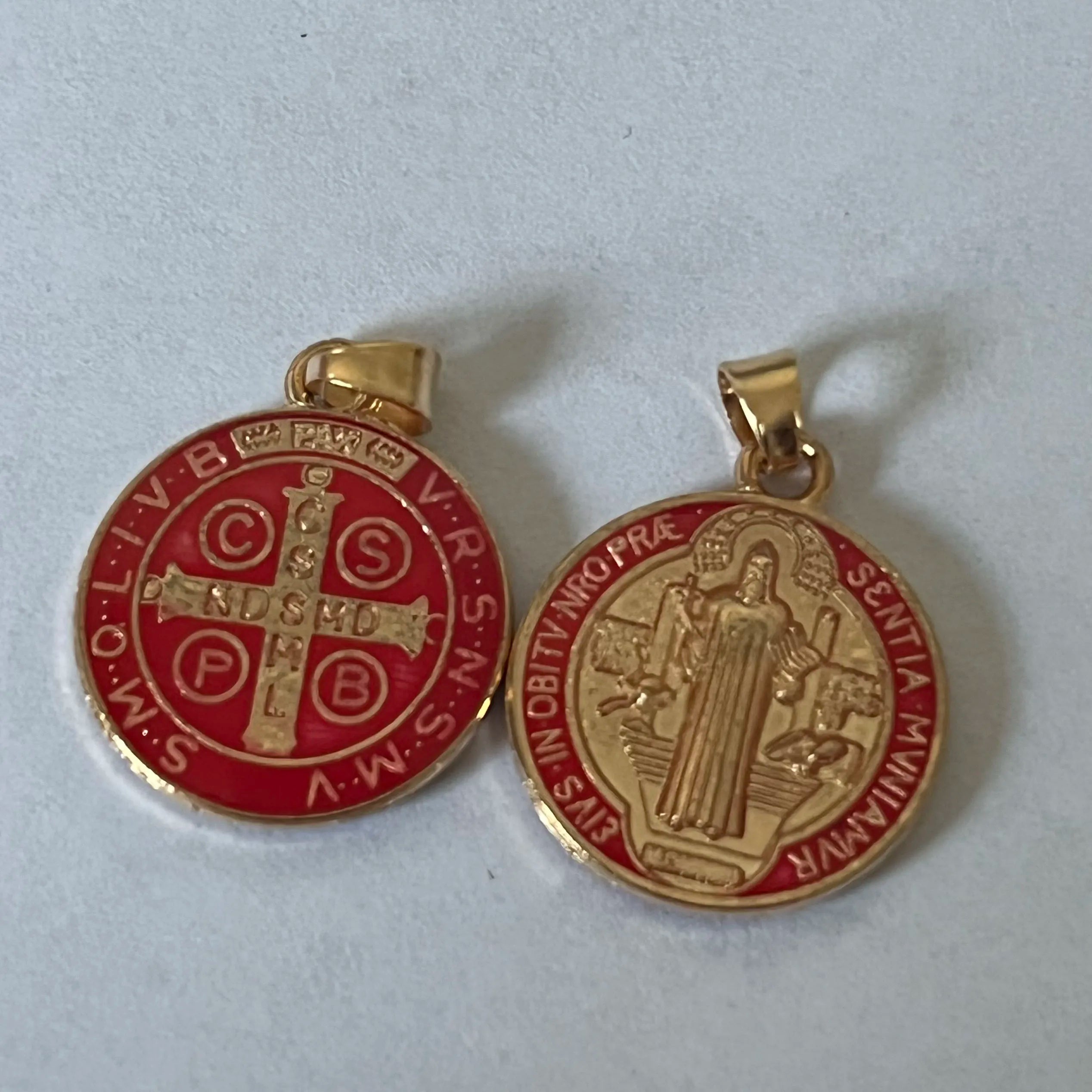 10 Pieces Religious Multicolor Saint Benedict Medal Catholic Gold Plated SB Medal Coin San Benito Gift