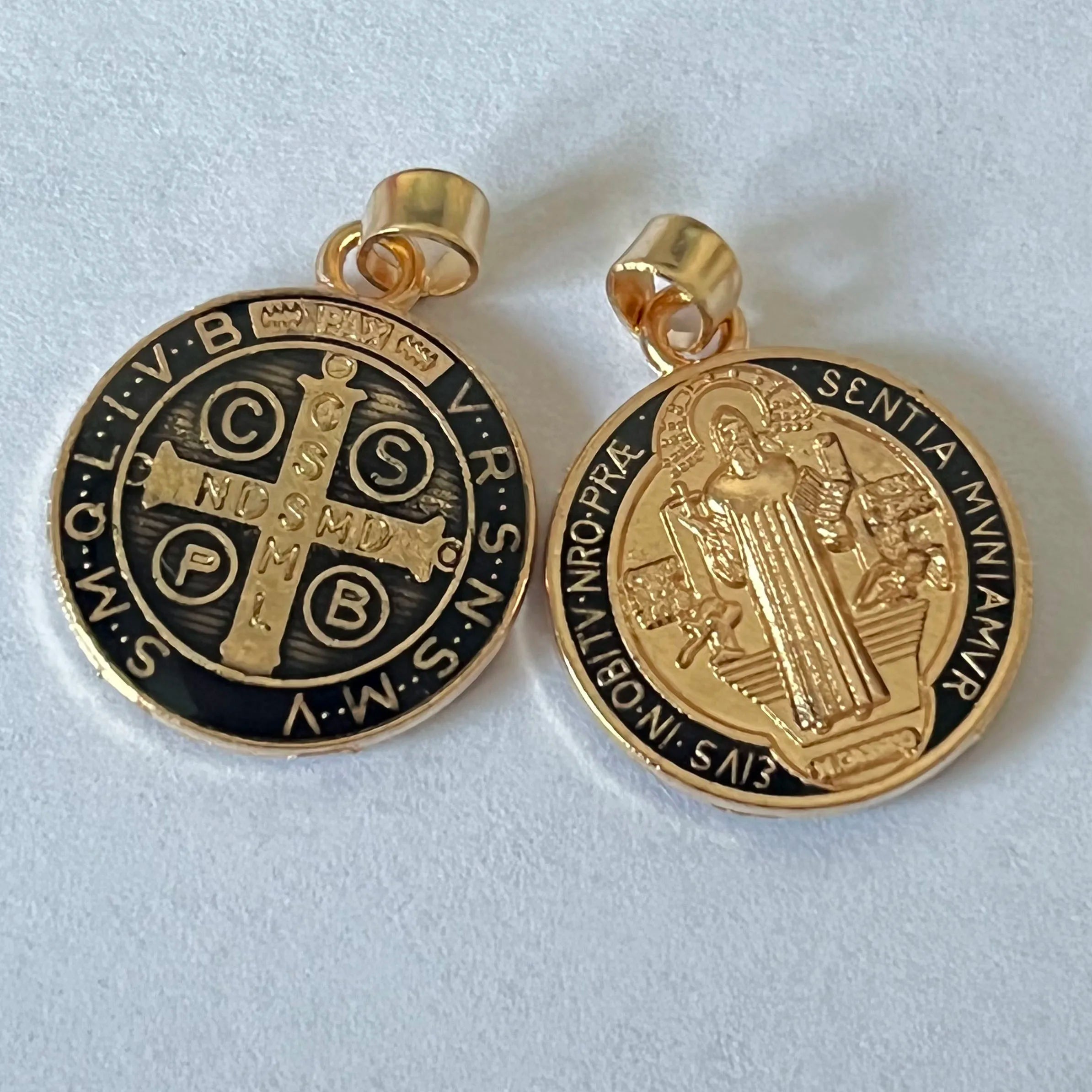 10 Pieces Religious Multicolor Saint Benedict Medal Catholic Gold Plated SB Medal Coin San Benito Gift